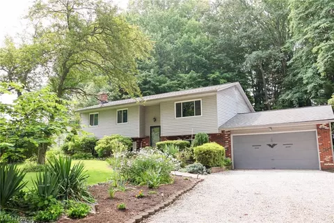 10686 Prouty Rd, Concord, OH 44077