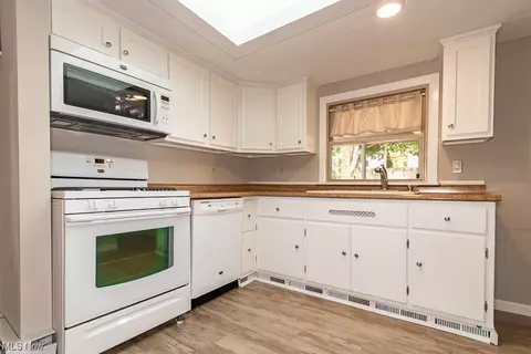 925 Windermere Dr, Willoughby, OH 44094 photo 8
