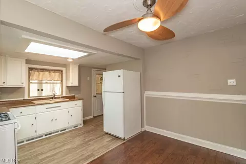 925 Windermere Dr, Willoughby, OH 44094 photo 9