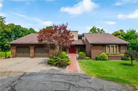 70407 White Wood Dr, Bridgeport, OH 43912