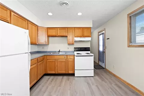 531 Delaware Ave, Elyria, OH 44035 photo 7
