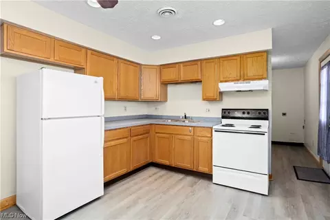 531 Delaware Ave, Elyria, OH 44035 photo 8