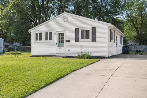 531 Delaware Ave, Elyria, OH 44035 photo 2