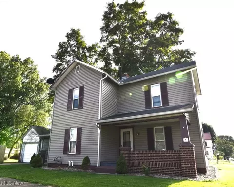 304 Chestnut St, Newcomerstown, OH 43832