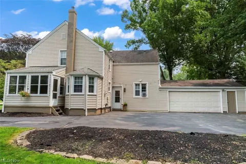 215 Griswold Dr, Boardman, OH 44512 photo 2