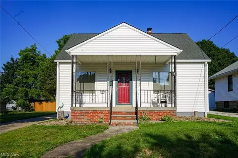 1864 12th St SW, Akron, OH 44314