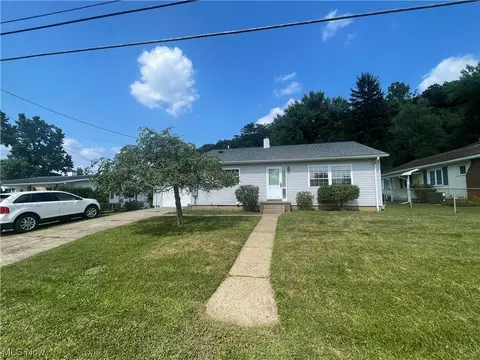 2604 Core Rd, Parkersburg, WV 26104