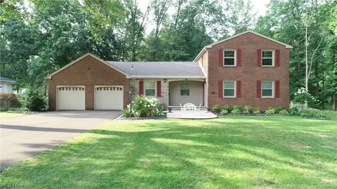 3816 Chaucer Ln, Youngstown, OH 44511