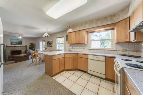 812 Mark Dr, Akron, OH 44313 photo 15