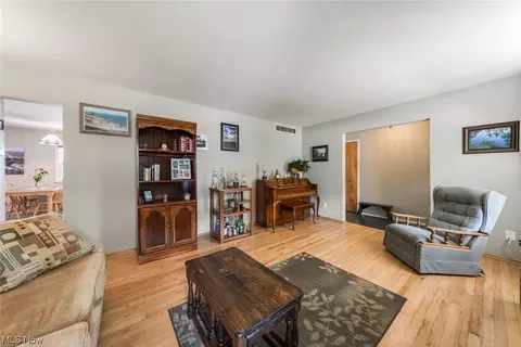 812 Mark Dr, Akron, OH 44313 photo 6