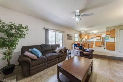 812 Mark Dr, Akron, OH 44313 photo 10