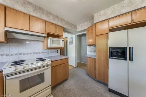 812 Mark Dr, Akron, OH 44313 photo 14