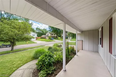 812 Mark Dr, Akron, OH 44313 photo 4