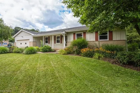 812 Mark Dr, Akron, OH 44313 photo 3