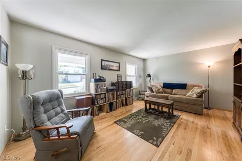 812 Mark Dr, Akron, OH 44313 photo 5
