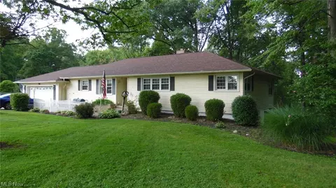 798 Ridgewood Dr, Coshocton, OH 43812