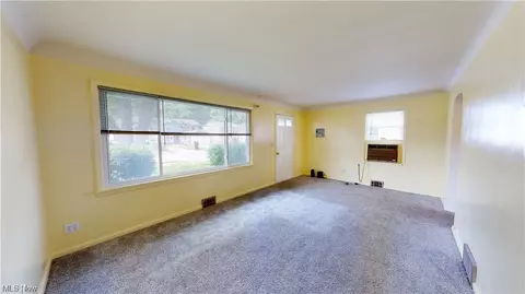1703 E 298th St, Wickliffe, OH 44092 photo 4