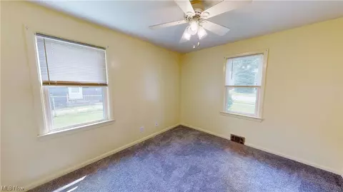 1703 E 298th St, Wickliffe, OH 44092 photo 8