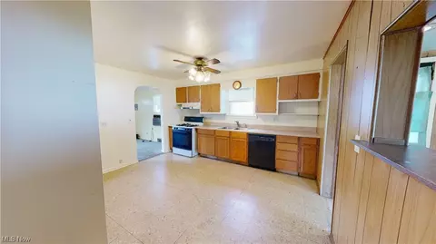 1703 E 298th St, Wickliffe, OH 44092 photo 14