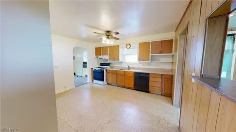 1703 E 298th St, Wickliffe, OH 44092 photo 14