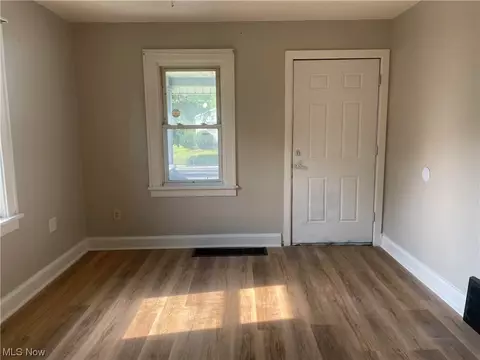 524 16th St, Elyria, OH 44035 photo 4