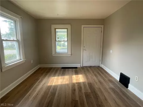 524 16th St, Elyria, OH 44035 photo 5