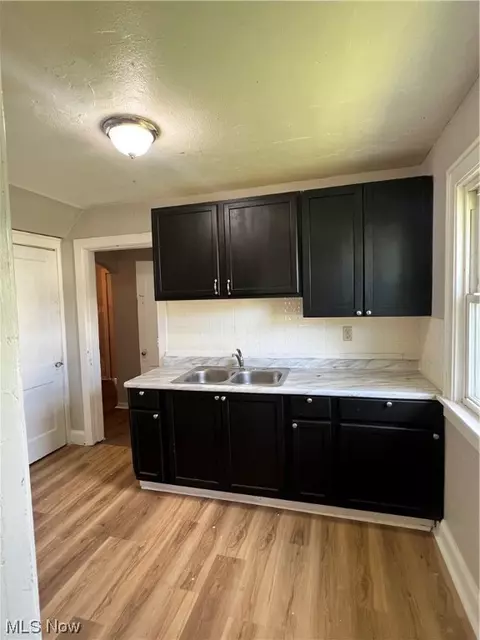 524 16th St, Elyria, OH 44035 photo 9