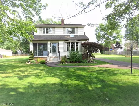 6769 Stroud Rd, Middleburg Heights, OH 44130