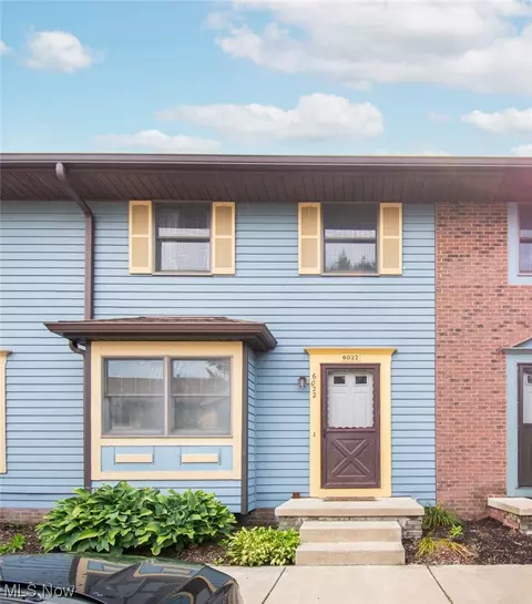 6022 Applecrest Ct, Youngstown, OH 44512