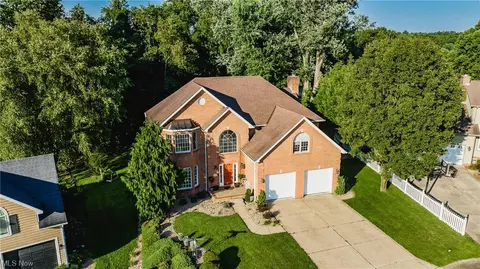 1305 Greenmont Cir, Vienna, WV 26105