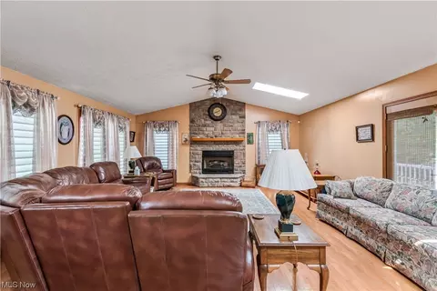 8271 Kent Ave NE, Canton, OH 44721 photo 4