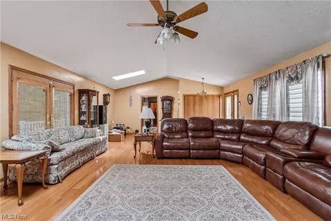 8271 Kent Ave NE, Canton, OH 44721 photo 5