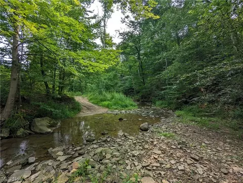 Elvira Street, Mcdonald, OH 44437