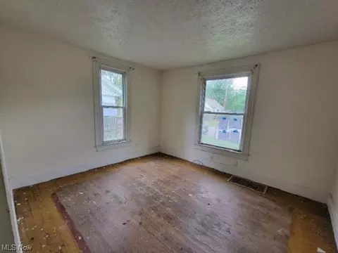150 Bath St, Elyria, OH 44035 photo 7