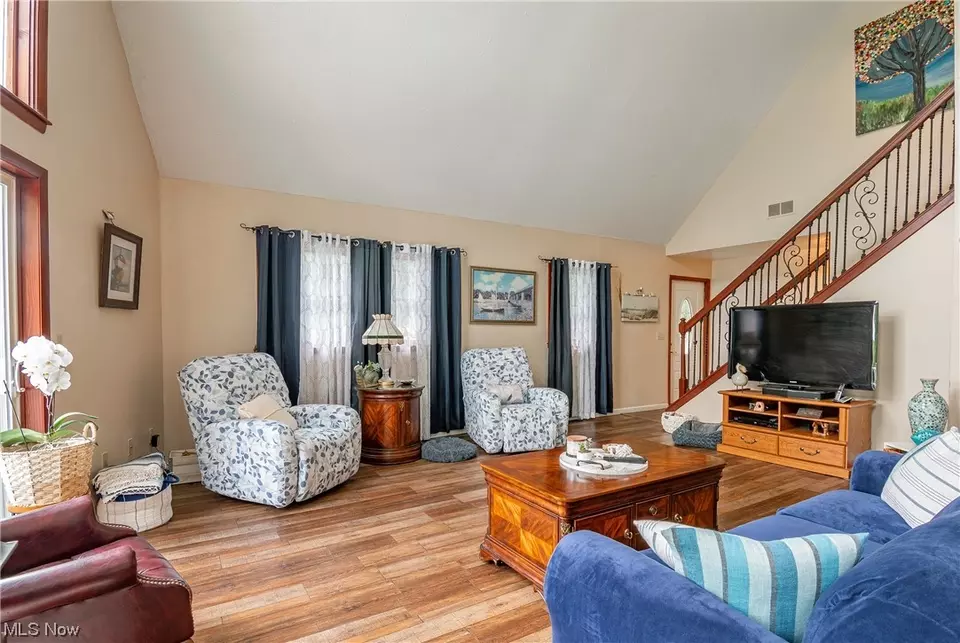  1155 E Robinson Ave, Barberton, OH 44203 photo 12