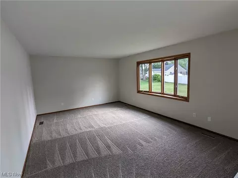 152 Findlay Ct, Elyria, OH 44035 photo 8