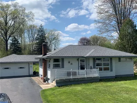 2818 Penny Ln, Youngstown, OH 44515