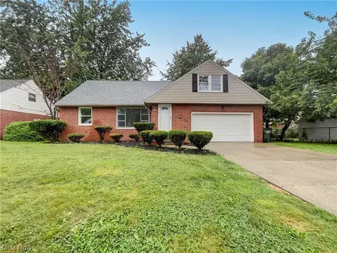 324 E 244th St, Euclid, OH 44123 photo 1