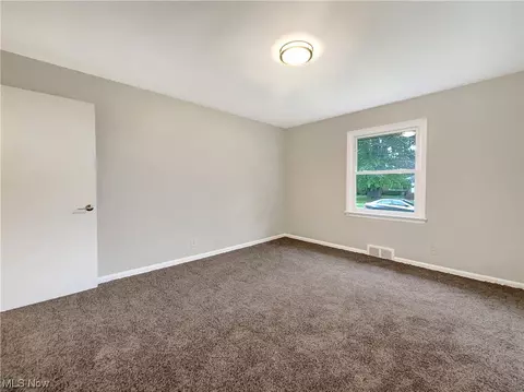 324 E 244th St, Euclid, OH 44123 photo 14