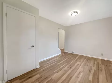 324 E 244th St, Euclid, OH 44123 photo 9