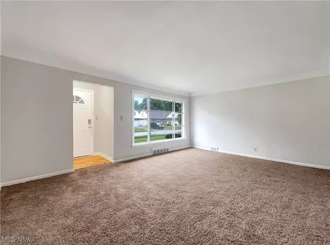 324 E 244th St, Euclid, OH 44123 photo 6