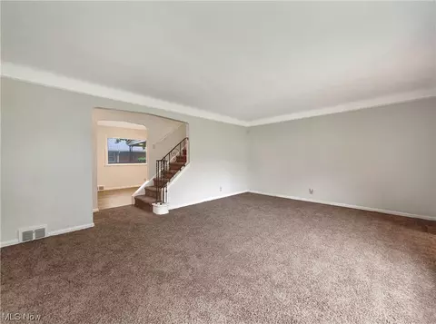 324 E 244th St, Euclid, OH 44123 photo 7