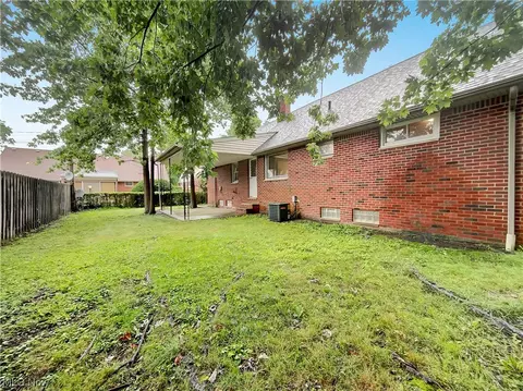 324 E 244th St, Euclid, OH 44123 photo 32