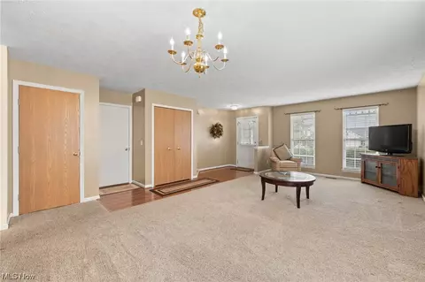 541 Upton Ct, Akron, OH 44319 photo 5