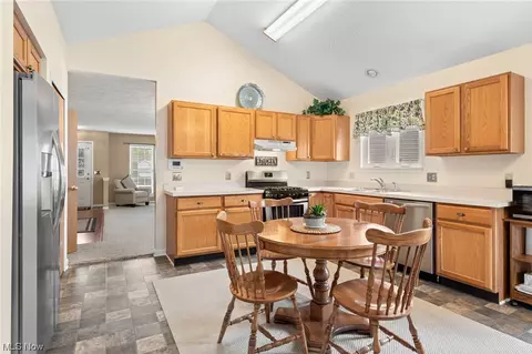 541 Upton Ct, Akron, OH 44319 photo 7