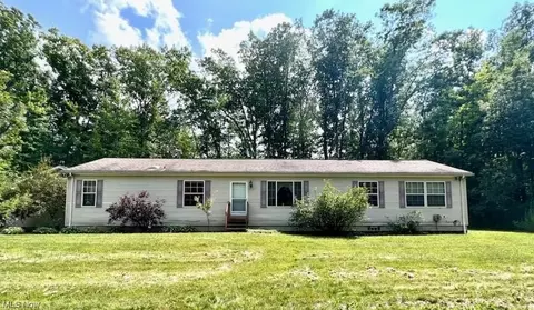 8280 Woodhill Dr, Chardon, OH 44024