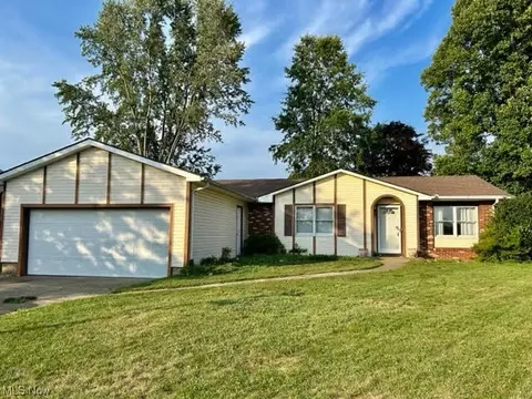997 Gordon Sq NE, Bolivar, OH 44612