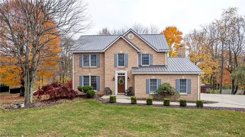 128 Pinewood Dr, Weirton, WV 26062