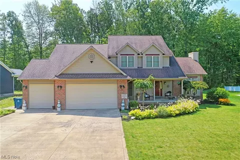 6570 Woodridge Way SW, Warren, OH 44481