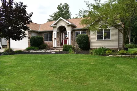 36250 Sandy Knoll Dr, Eastlake, OH 44095